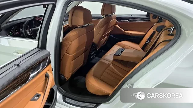 BMW 5 Series (G30) 2023 Белый из Кореи, фото 2