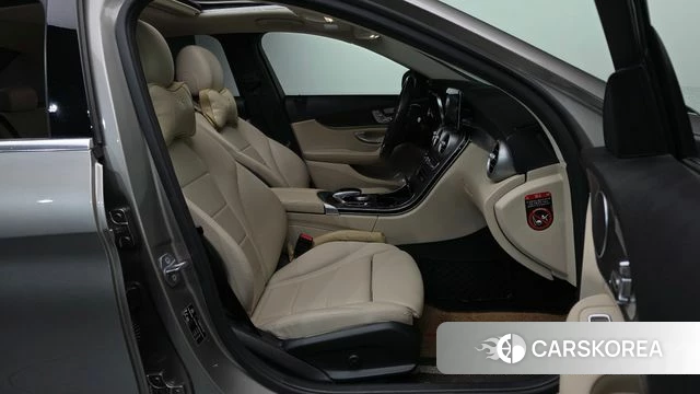 Mercedes-Benz C-Class W205 2018 Серебристо-серый из Кореи, фото 2