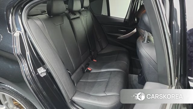 BMW 3 Series (F30) 2018 Черный из Кореи, фото 2