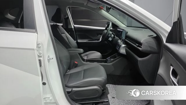 Hyundai Kona (SX2) 2025 Белый из Кореи, фото 2