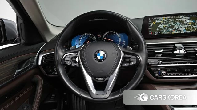 BMW 5 Series (G30) 2018 Серебристо-серый из Кореи, фото 2