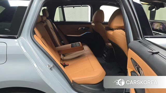 BMW 3 Series (G20) 2024 Светло-серебряный цвет из Кореи, фото 2