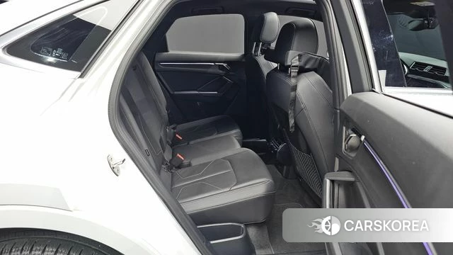 Audi Q3 (F3) 2022 Белый из Кореи, фото 2