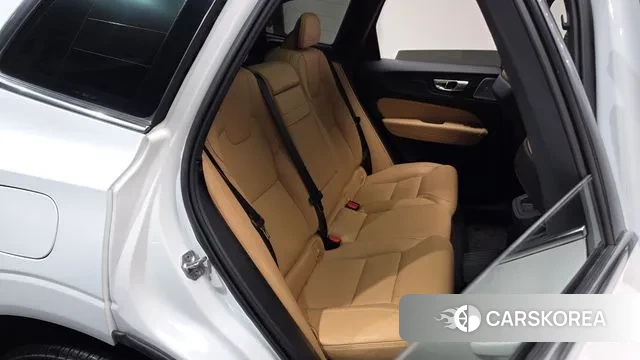Volvo XC60 second Generation 2021 Белый из Кореи, фото 2