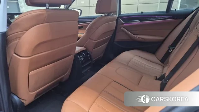 BMW 5 Series (G30) 2023 Серый из Кореи, фото 2