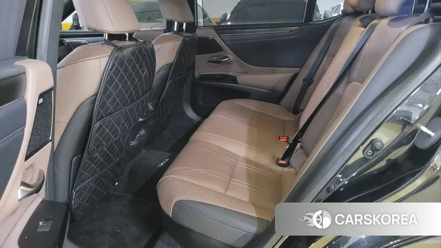 Lexus ES300h 7th generation 2024 Черный из Кореи, фото 2