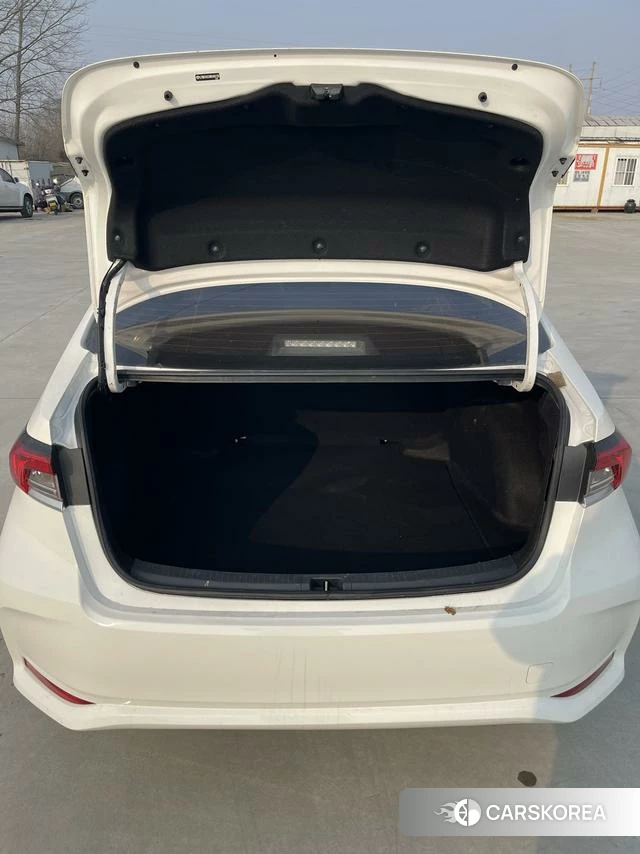 Toyota Corolla 2022 Белый из Китая, фото 2
