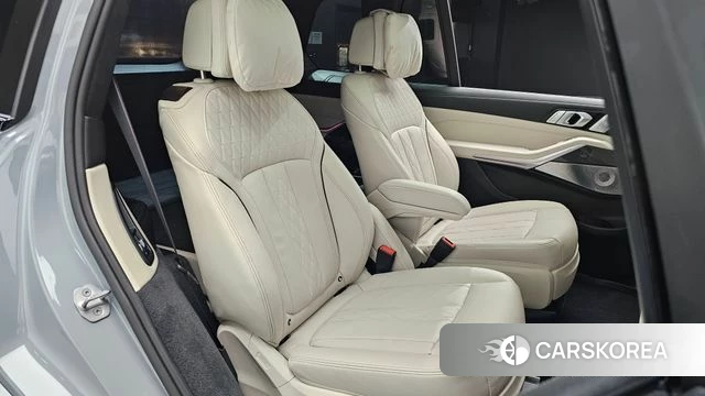 BMW X7 (G07) 2025 Серебристо-серый из Кореи, фото 2