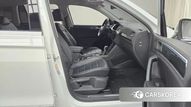 Volkswagen Tiguan second Generation 2021 Белый из Кореи, фото 2