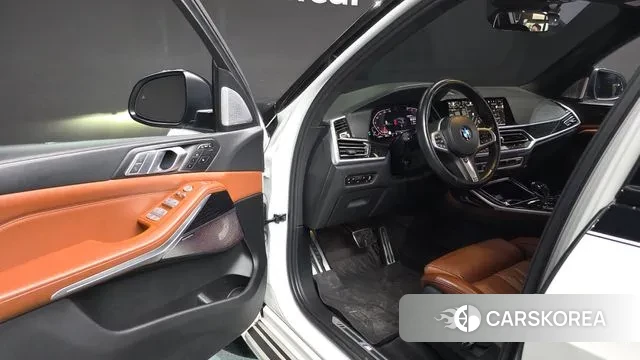 BMW X7 (G07) 2021 Белый двухцветный из Кореи, фото 2