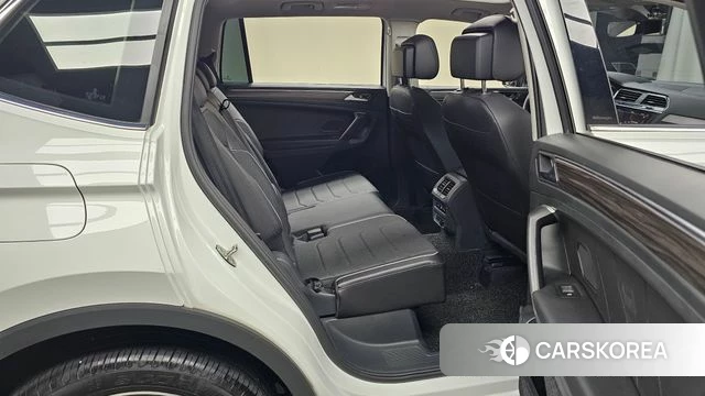 Volkswagen Tiguan Allspace 2024 Белый из Кореи, фото 2