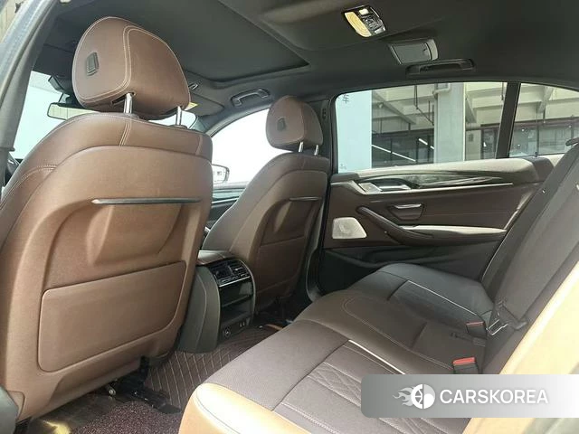 BMW 5 series 2022 Черный из Китая, фото 2