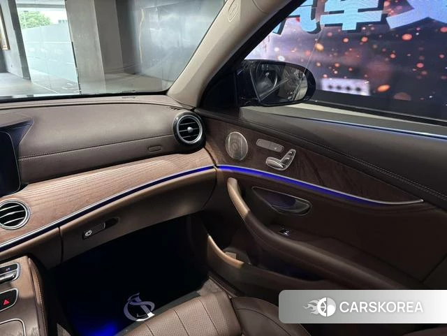 Mercedes-Benz E-class 2022 Черный из Китая, фото 2
