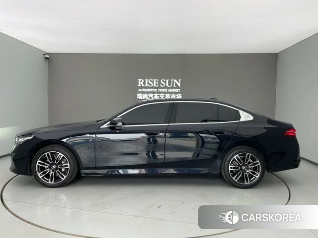 BMW 5 series 2024 Черный из Китая, фото 2