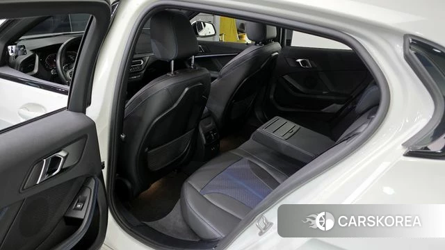 BMW 1 Series (F40) 2023 Белый из Кореи, фото 2