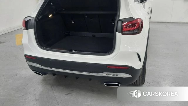 Mercedes-Benz GLA - Class H247 2023 Белый из Кореи, фото 2