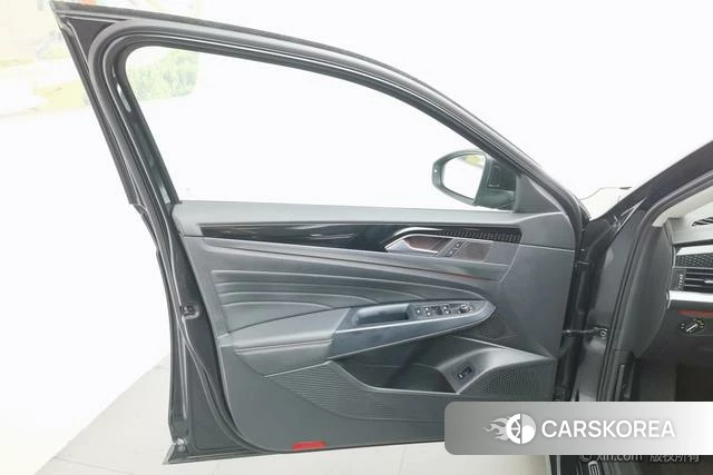 Volkswagen Passat 2022 Черный из Китая, фото 2