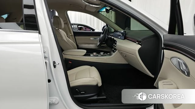 Genesis GV70 2025 Белый из Кореи, фото 2