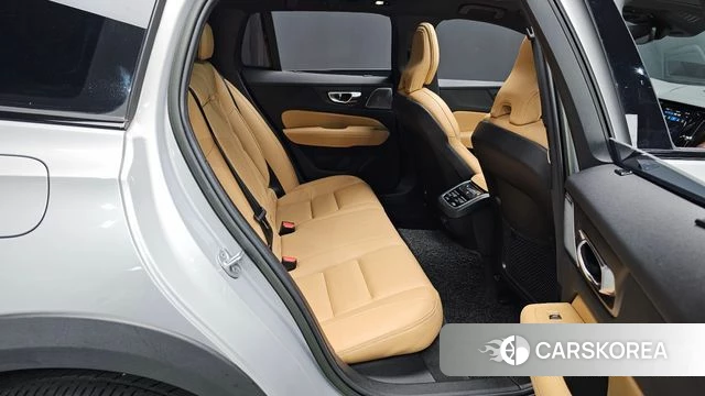 Volvo V60 Cross-Country 2nd Generation 2023 Серебряный из Кореи, фото 2