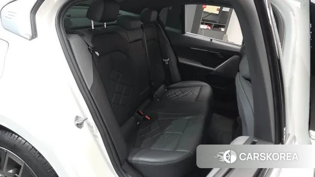 BMW 5 Series (G60) 2025 Белый из Кореи, фото 2