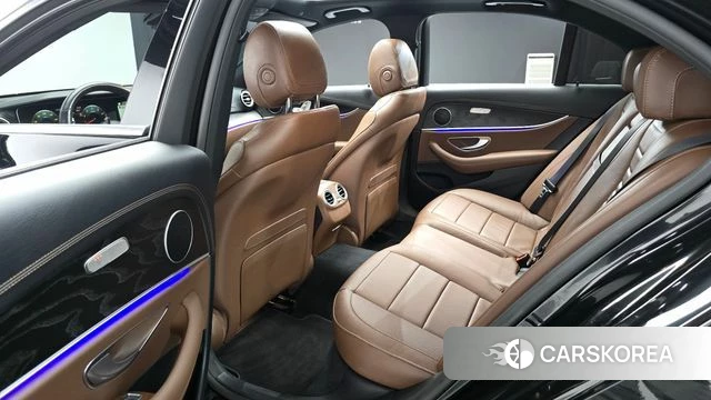 Mercedes-Benz E-Class W213 2023 Черный из Кореи, фото 2