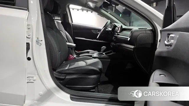 Kia The New K3 2nd generation 2021 Белый из Кореи, фото 2