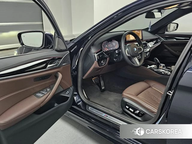 BMW 5 Series (G30) 2023 Черный из Кореи, фото 2