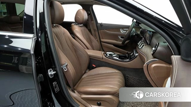 Mercedes-Benz E-Class W213 2020 Черный из Кореи, фото 2