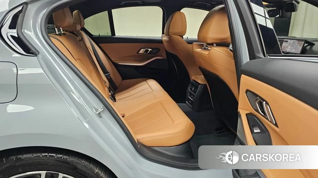 BMW 3 Series (G20) 2025 Светло-серебряный цвет из Кореи, фото 2