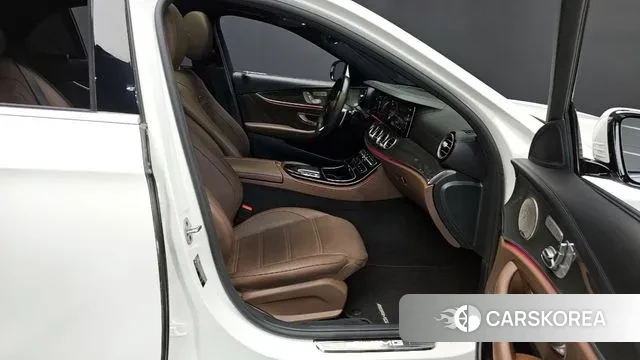 Mercedes-Benz E-Class W213 2021 Белый из Кореи, фото 2