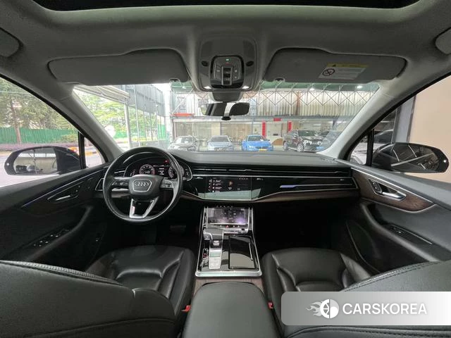 Audi Q7 2021 Черный из Китая, фото 2