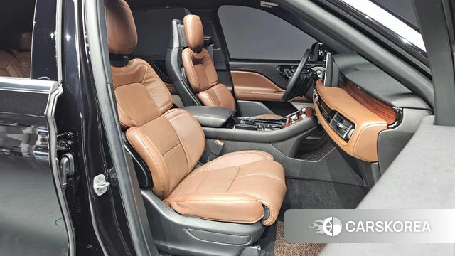Lincoln Aviator 2nd generation 2023 Черный из Кореи, фото 2