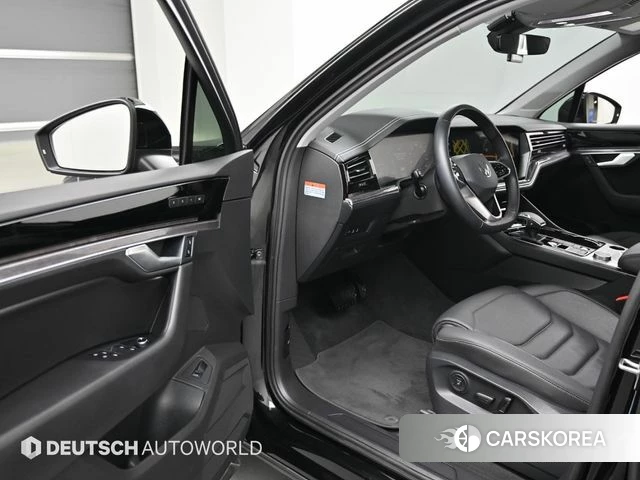 Volkswagen Touareg 3rd generation 2023 Черный из Кореи, фото 2