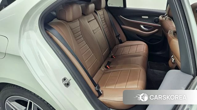 Mercedes-Benz E-Class W213 2023 Белый из Кореи, фото 2