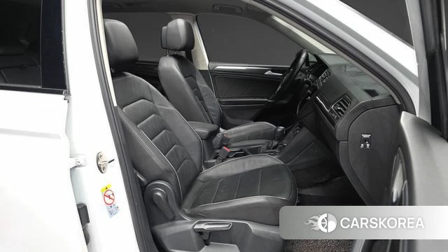Volkswagen Tiguan Allspace 2020 Белый из Кореи, фото 2