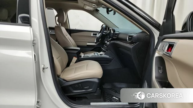 Ford Explorer 6th Generation 2022 Белый из Кореи, фото 2