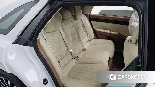Hyundai Grandeur Hybrid (GN7) 2023 Белый из Кореи, фото 2
