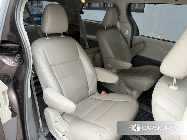Toyota Sienna 2018 Шампань из Китая, фото 2