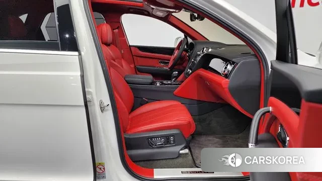 Bentley Bentayga 2019 Белый из Кореи, фото 2