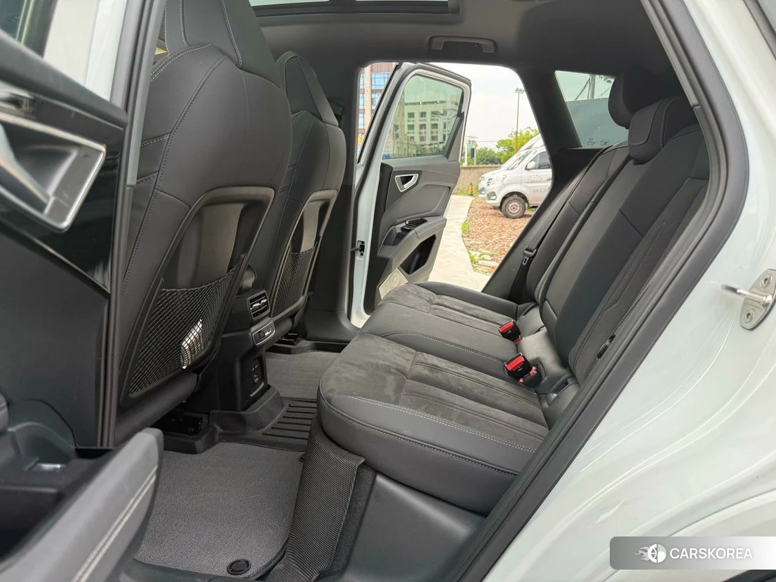 Audi Q4 2023 Белый из Китая, фото 2