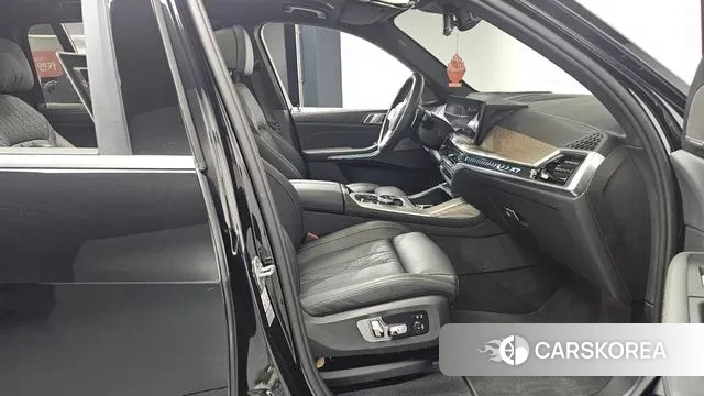 BMW X7 (G07) 2024 Черный из Кореи, фото 2