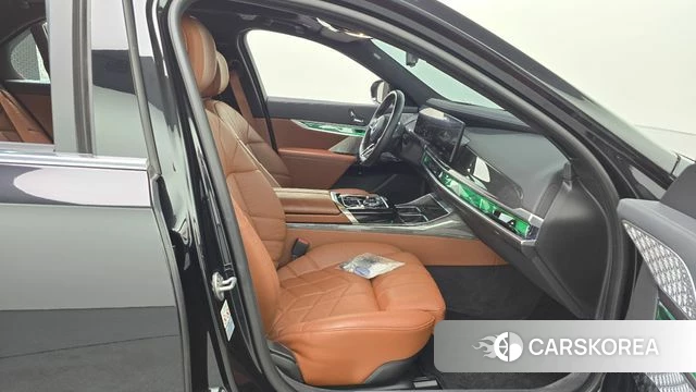 BMW i7 (G70) 2023 Черный из Кореи, фото 2