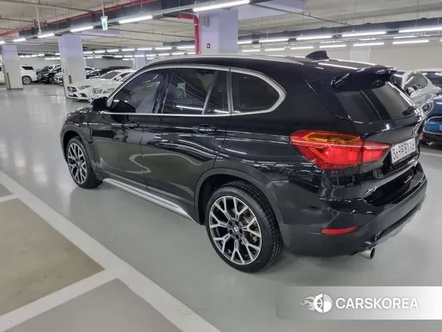 BMW X1 (F48) 2022 Черный из Кореи, фото 2