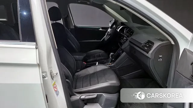 Volkswagen Tiguan second Generation 2021 Белый из Кореи, фото 2