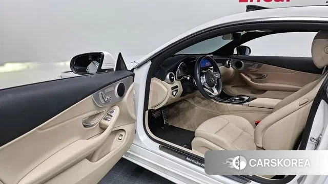 Mercedes-Benz C-Class W205 2021 Белый из Кореи, фото 2