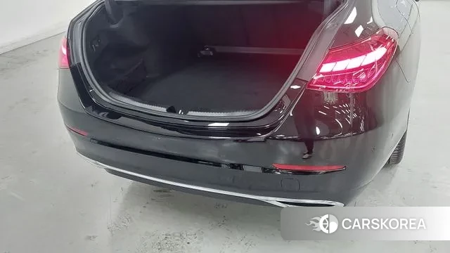 Mercedes-Benz C-Class W206 2025 Черный из Кореи, фото 2