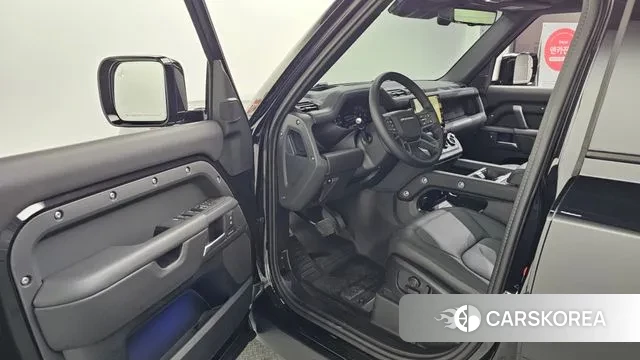 Land Rover Defender (L663) 2025 Черный из Кореи, фото 2