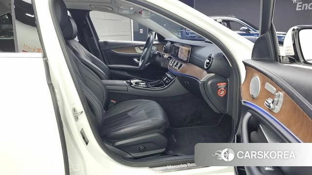 Mercedes-Benz E-Class W213 2018 Белый из Кореи, фото 2