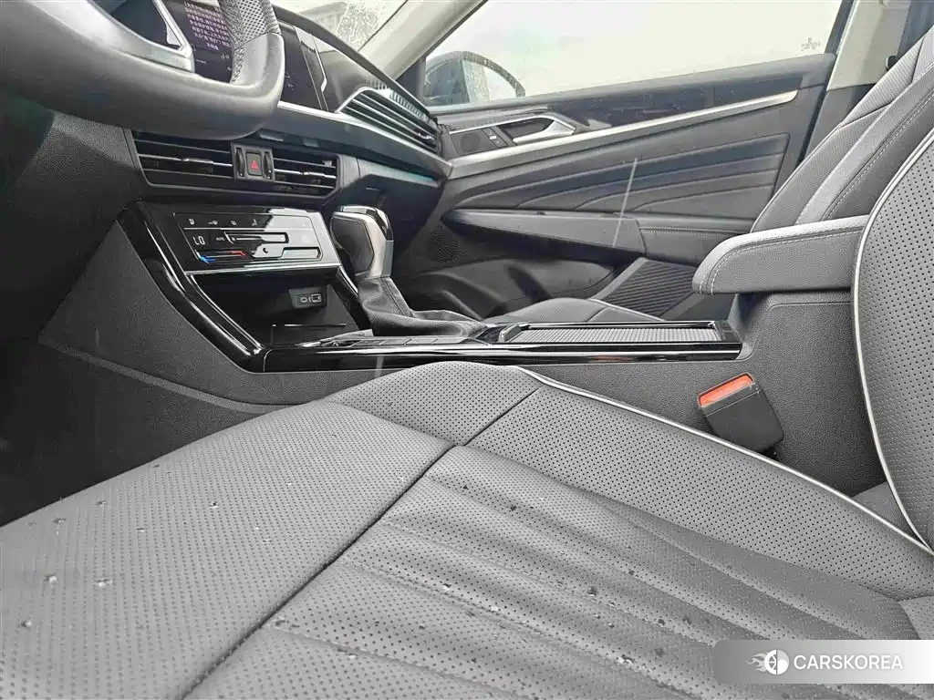 Volkswagen Passat 2024 Черный из Китая, фото 2