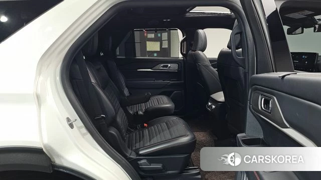 Ford Explorer 6th Generation 2025 Белый из Кореи, фото 2